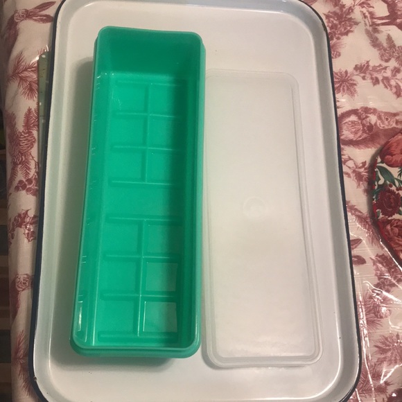 Vintage Tupperware Vegetable Crisper 892-4 w/ Sheer Lid - Picture 2 of 12